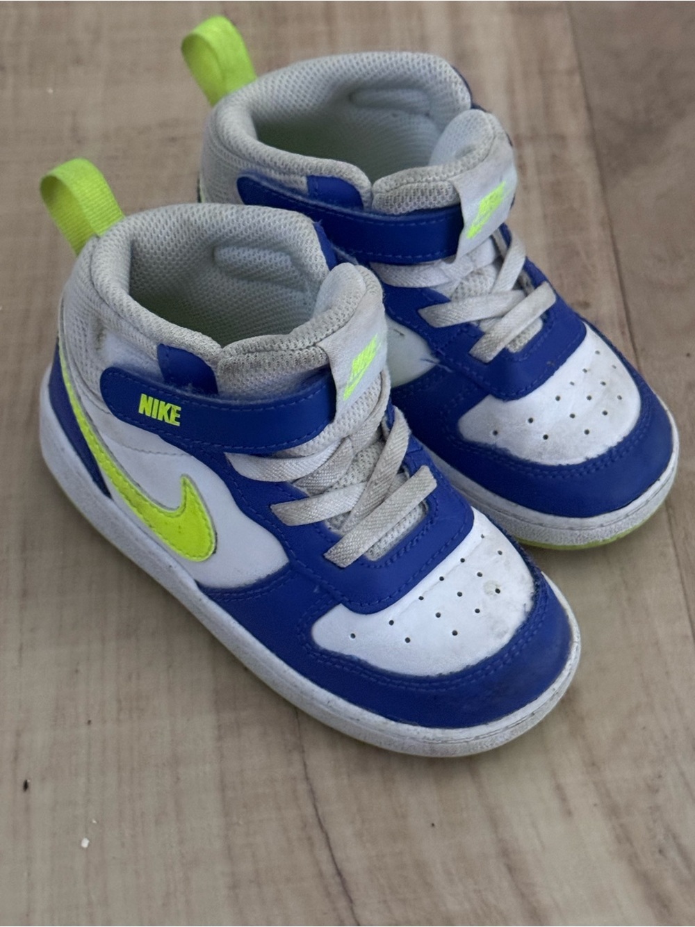 Nike Court Borough Mid 2 Baby/Toddler
, White & Neon Yellow High-Top Sneakers